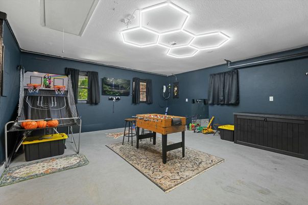 Game Room, Interior