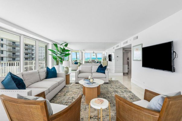 Interior, Living room, Water