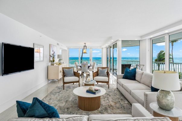 Dining room, Interior, Living room, Pendant Lights, Recessed Lighting, Water