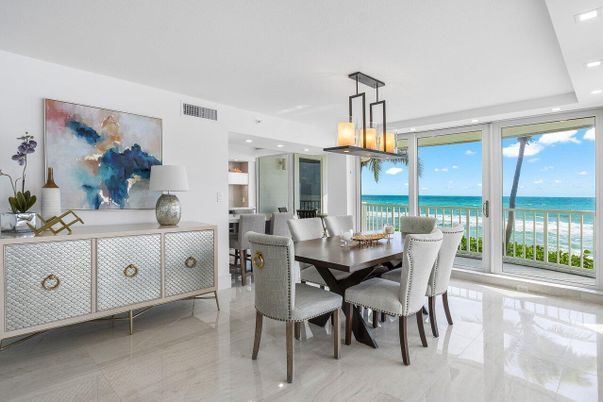 Dining room, Interior, Pendant Lights, Recessed Lighting, Water