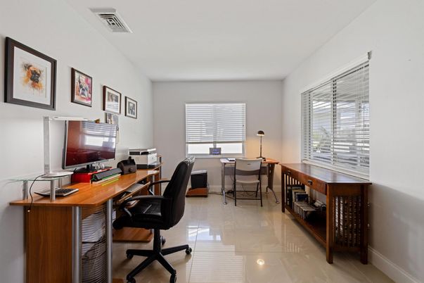 Home Office, Interior