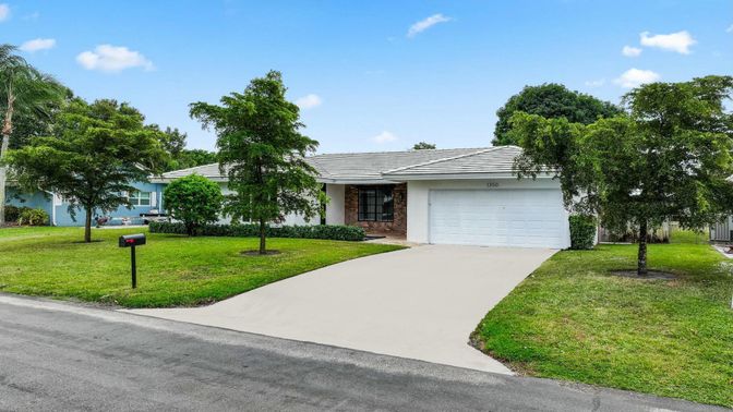Attached, Exterior, Facade, Brick Facade, Ranch