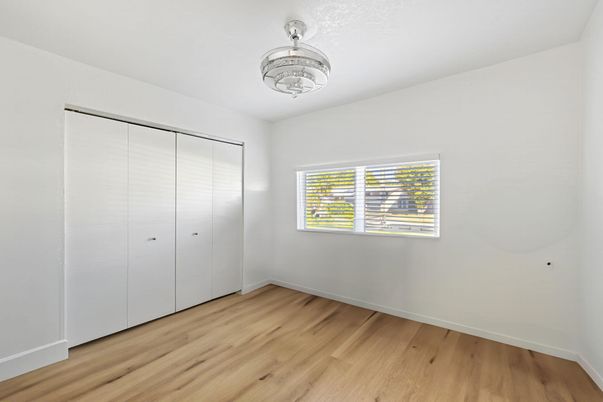 Chandelier, Empty room, Interior, Wood Texture Flooring