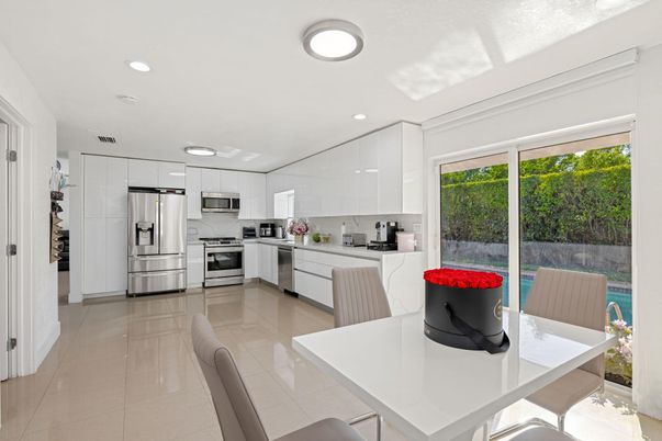 Dining room, Interior, Kitchen, Recessed Lighting, Stainless Steel Appliances