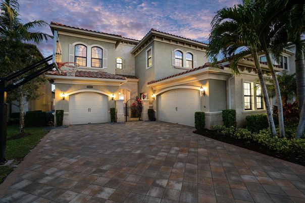 Attached, Exterior, Facade, Mediterranean