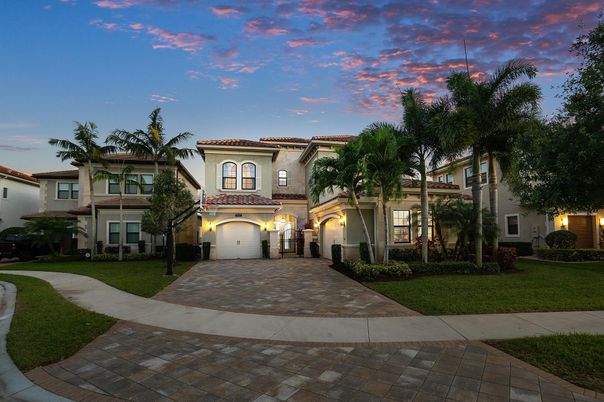 Attached, Exterior, Facade, Mediterranean