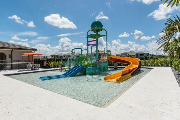 Exterior, Playground, Pool