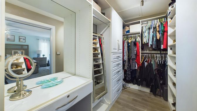 Interior, Walk-in Closets, Wood Texture Flooring