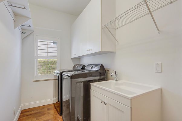 Interior, Washer, Wood Texture Flooring