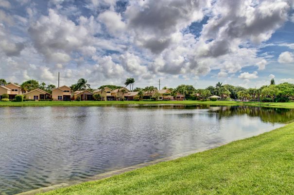 Exterior, Lake