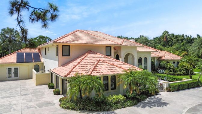 Exterior, Facade, Mediterranean