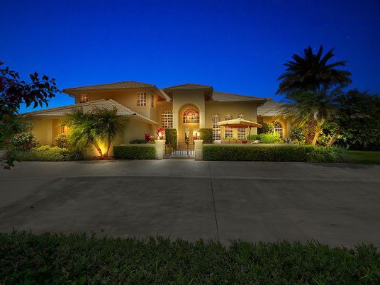 Backyard, Exterior, Facade, Mediterranean