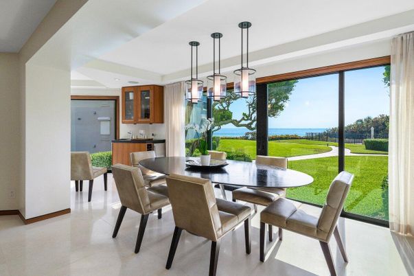 Dining room, Interior, Pendant Lights, Recessed Lighting, Water