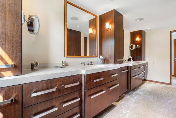 Bathroom, Dual Sink Vanities, Interior, Recessed Lighting