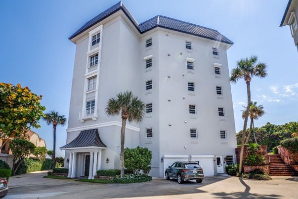 Exterior, Facade, Condo Building