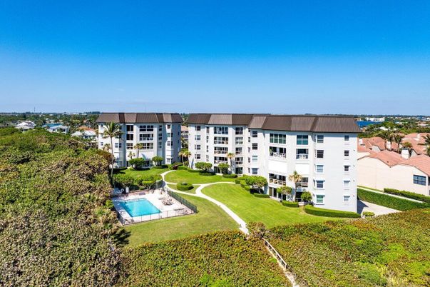 Exterior, Facade, Pool, Condo Building