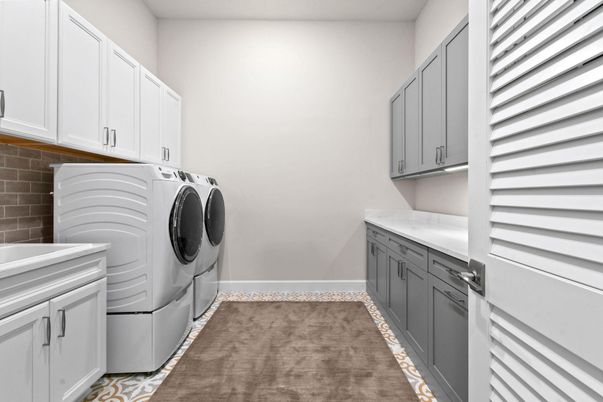 Interior, Utility Closets, Washer, Wood Texture Flooring