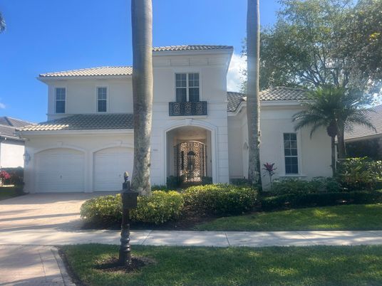Attached, Exterior, Facade, Mediterranean