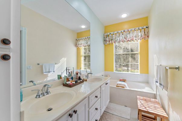 Bathroom, Dual Sink Vanities, Interior, Recessed Lighting