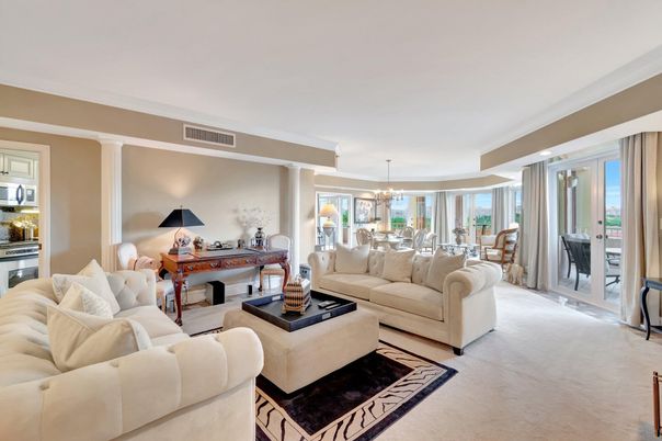 Chandelier, Dining room, Interior, Living room