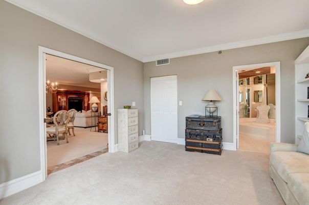 Dining room, Interior, Recessed Lighting
