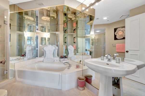 Bathroom, Interior, Recessed Lighting