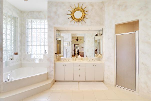 Bathroom, Dual Sink Vanities, Interior, Recessed Lighting