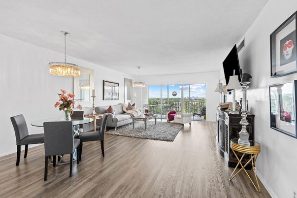 Chandelier, Dining room, Interior, Living room, Pendant Lights, Wood Texture Flooring