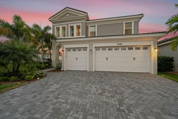 Attached, Exterior, Facade, Mediterranean