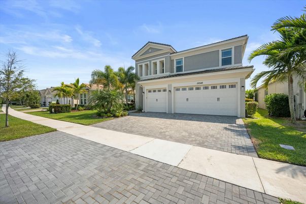Attached, Exterior, Facade, Mediterranean