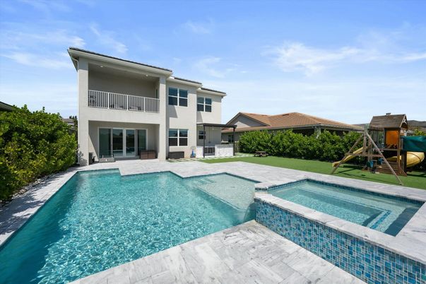 Exterior, Playground, Pool