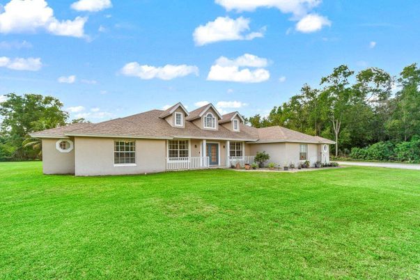 Backyard, Exterior, Facade, Ranch