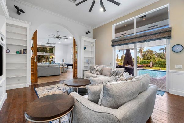 Interior, Living room, Pendant Lights, Recessed Lighting, Wood Texture Flooring