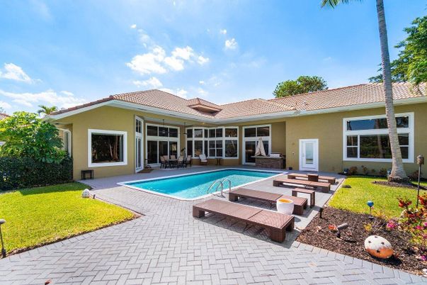 Exterior, Pool