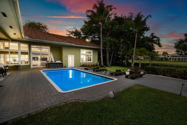 Exterior, Pool