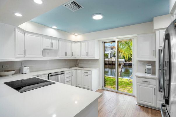 Interior, Kitchen, Recessed Lighting, Water, Wood Texture Flooring