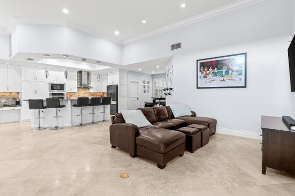 Interior, Kitchen, Living room, Pendant Lights, Recessed Lighting, Stainless Steel Appliances