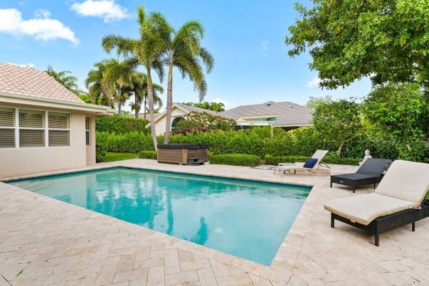 Exterior, Hot Tub, Pool