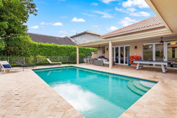 Exterior, Pool