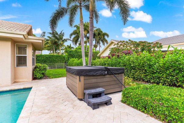 Exterior, Hot Tub