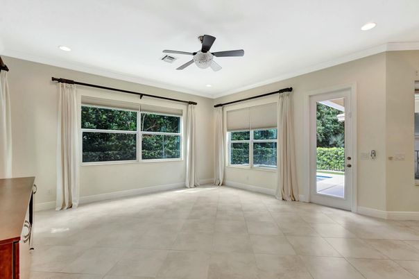 Empty room, Interior, Recessed Lighting