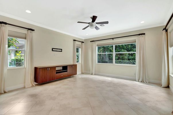 Empty room, Interior, Recessed Lighting