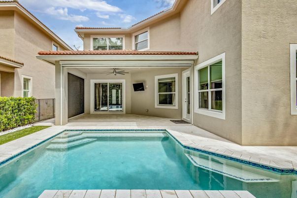 Exterior, Pool