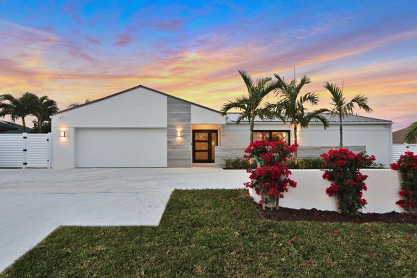 Backyard, Detached Garage, Exterior