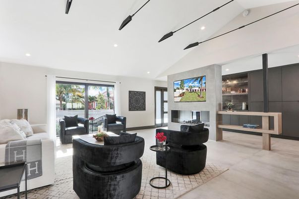 Fireplace, Interior, Living room, Recessed Lighting