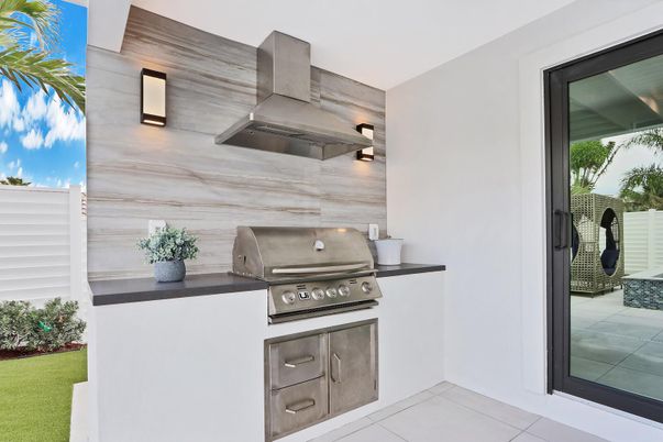 Exterior, Stainless Steel Appliances
