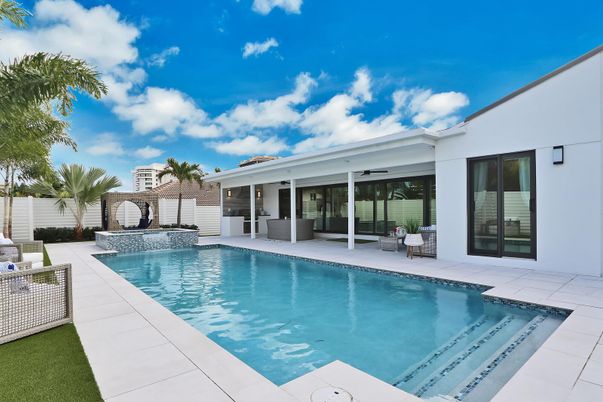 Exterior, Pool
