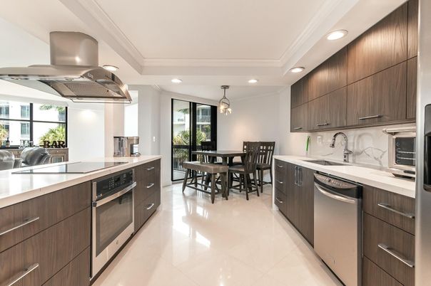 Dining room, Interior, Kitchen, Pendant Lights, Recessed Lighting, Stainless Steel Appliances