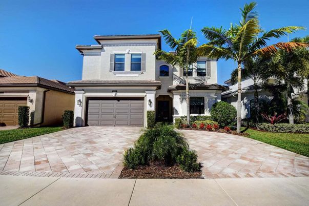 Attached, Exterior, Facade, Mediterranean