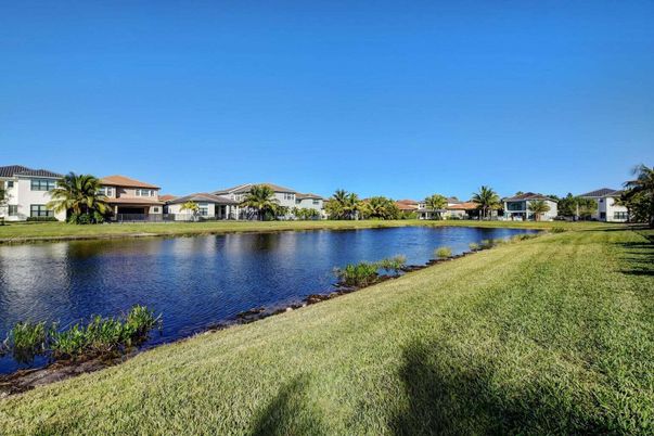 Exterior, Lake